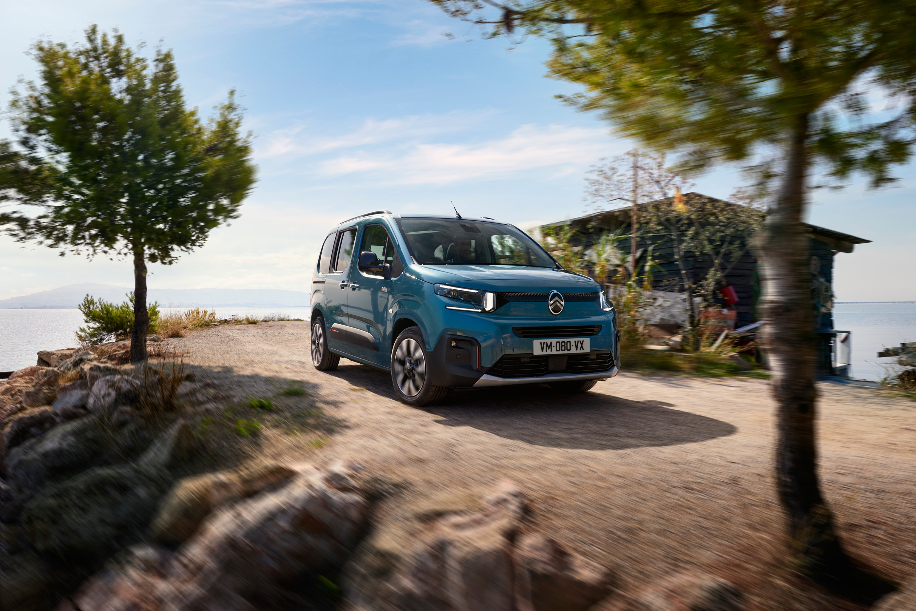 Berlingo parked in the wild next to the sea